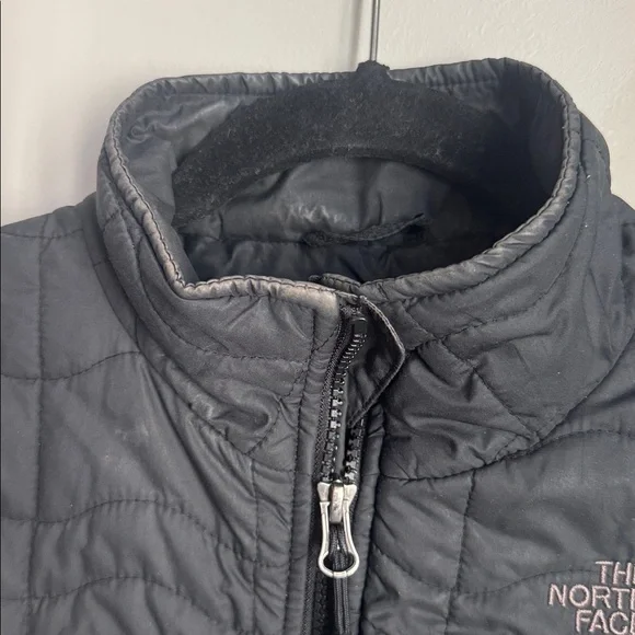 The North Face Women’s Quilted Black Puffer Jacket - Picture 3 of 7